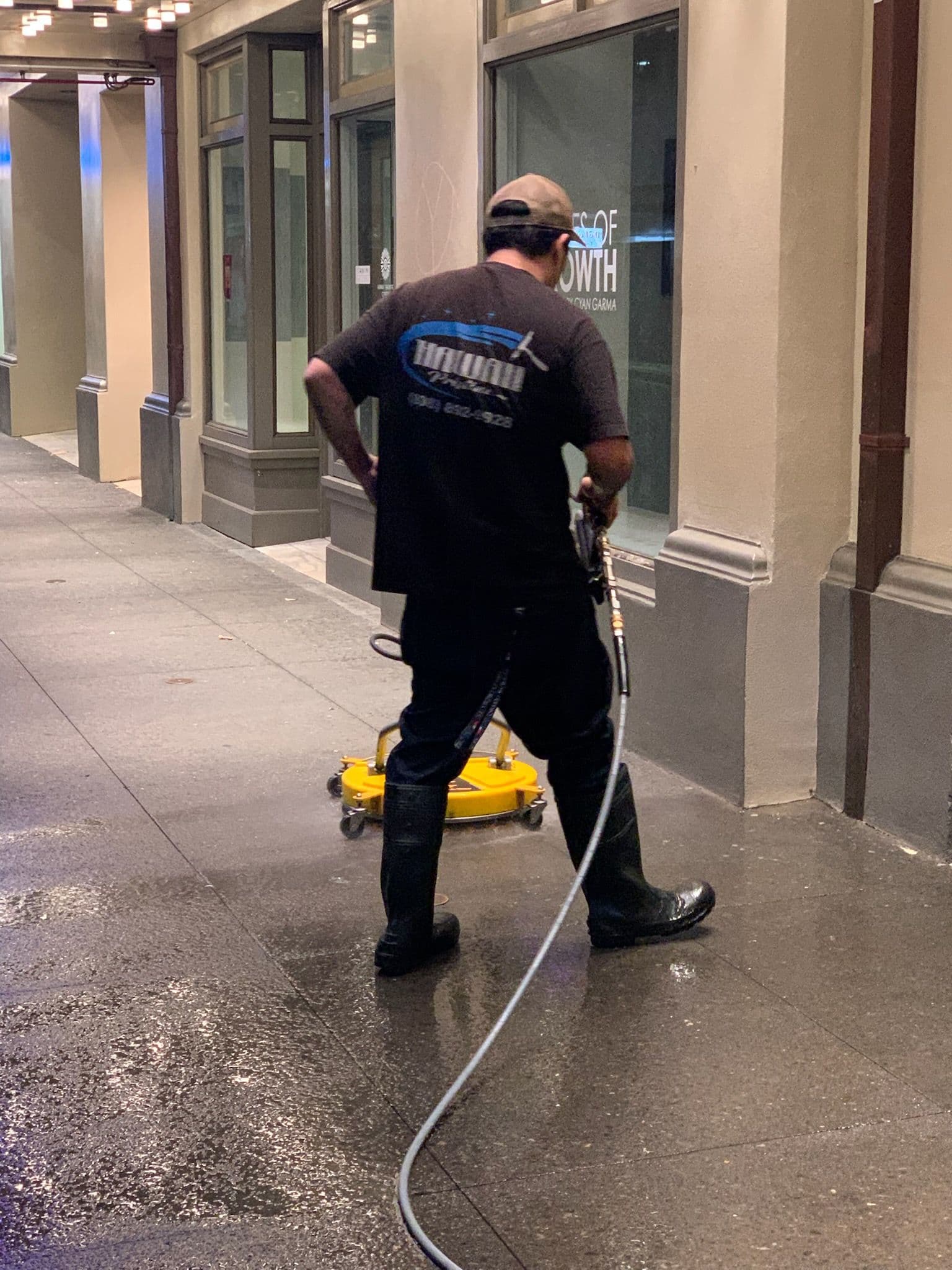 Pressure Washing Downtown Honolulu image